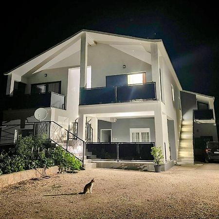 Apartmani Karla Paklenica スタリグラード エクステリア 写真