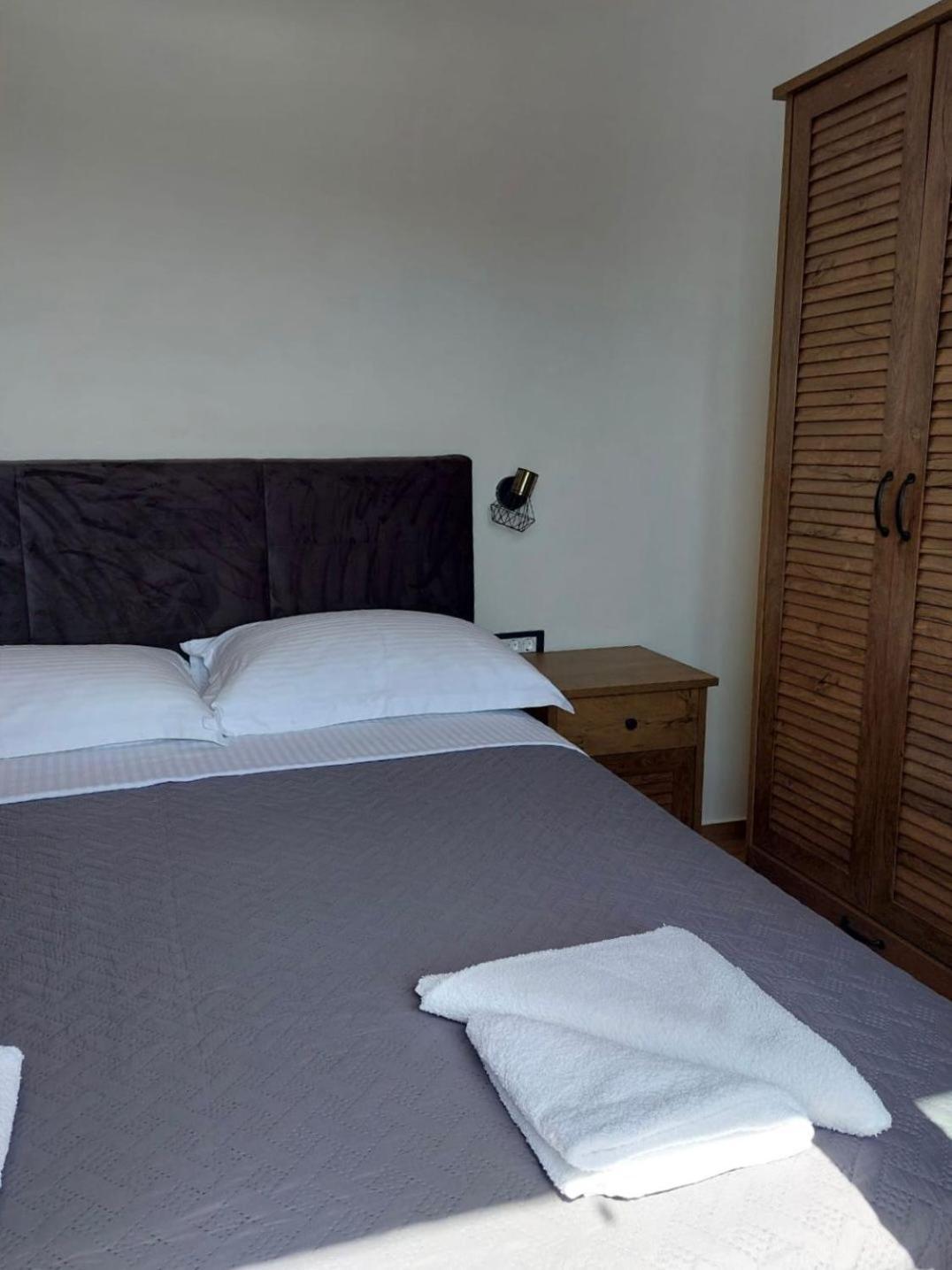 Apartmani Karla Paklenica スタリグラード エクステリア 写真