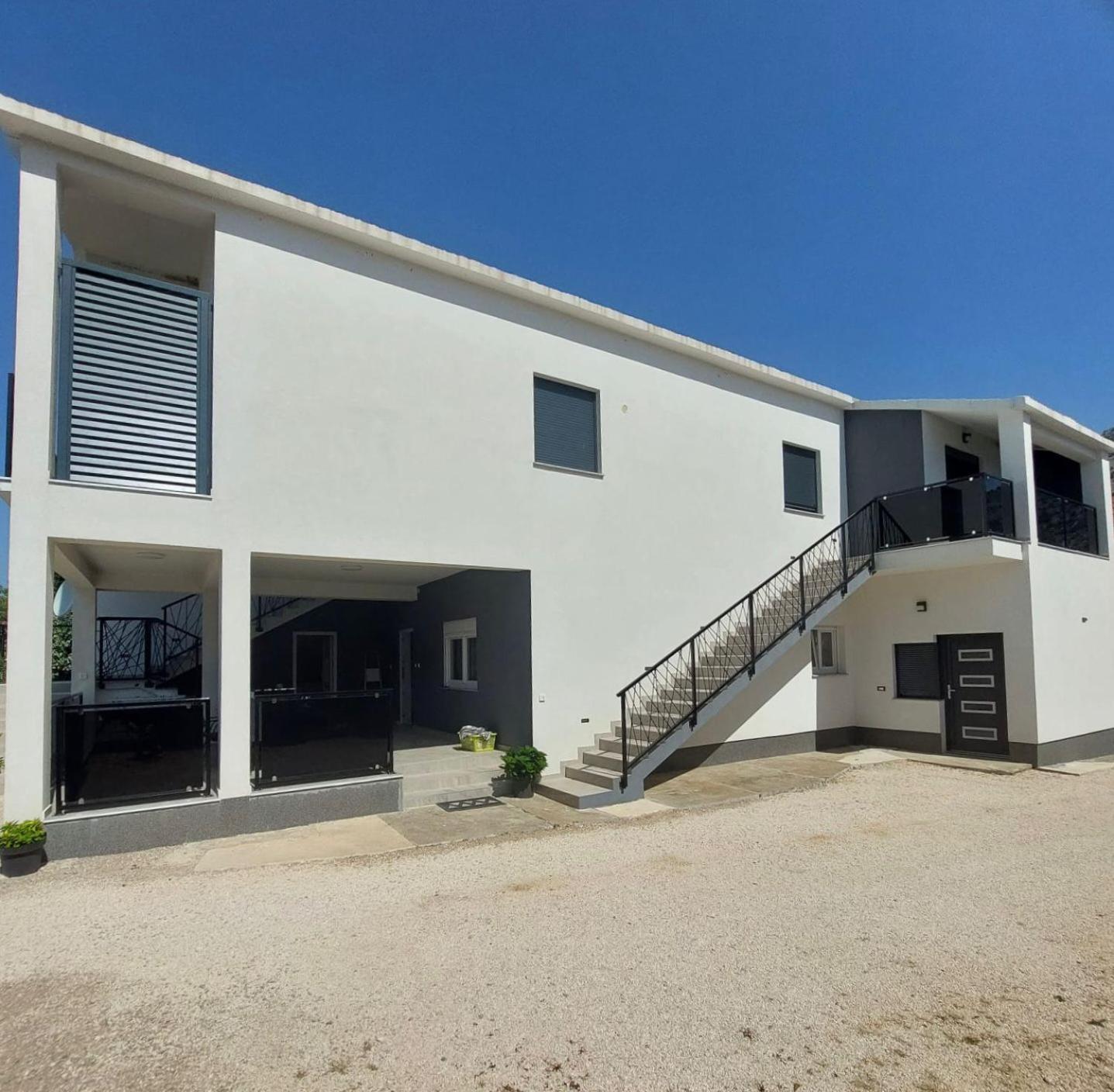 Apartmani Karla Paklenica スタリグラード エクステリア 写真