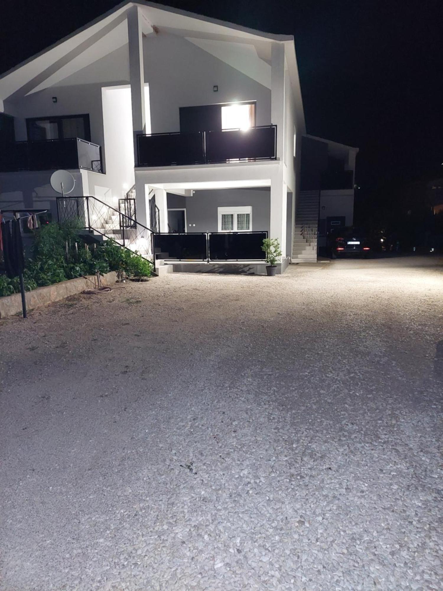 Apartmani Karla Paklenica スタリグラード エクステリア 写真