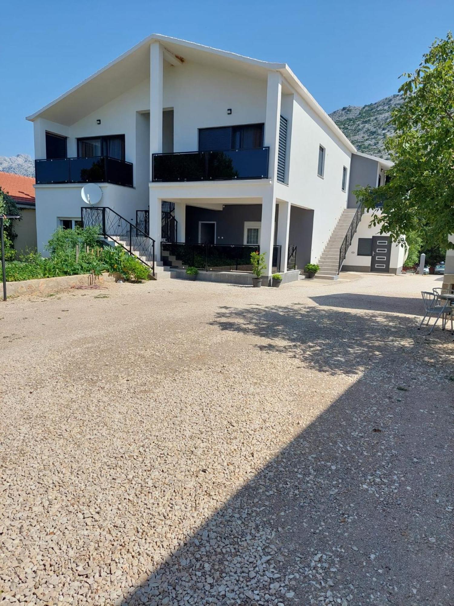 Apartmani Karla Paklenica スタリグラード エクステリア 写真