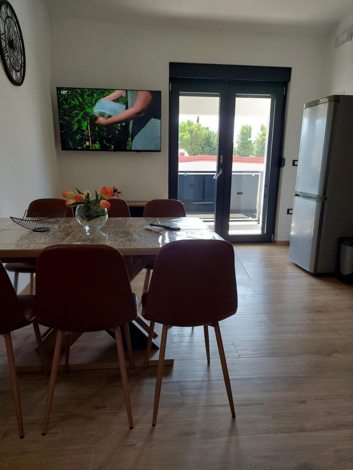 Apartmani Karla Paklenica スタリグラード エクステリア 写真