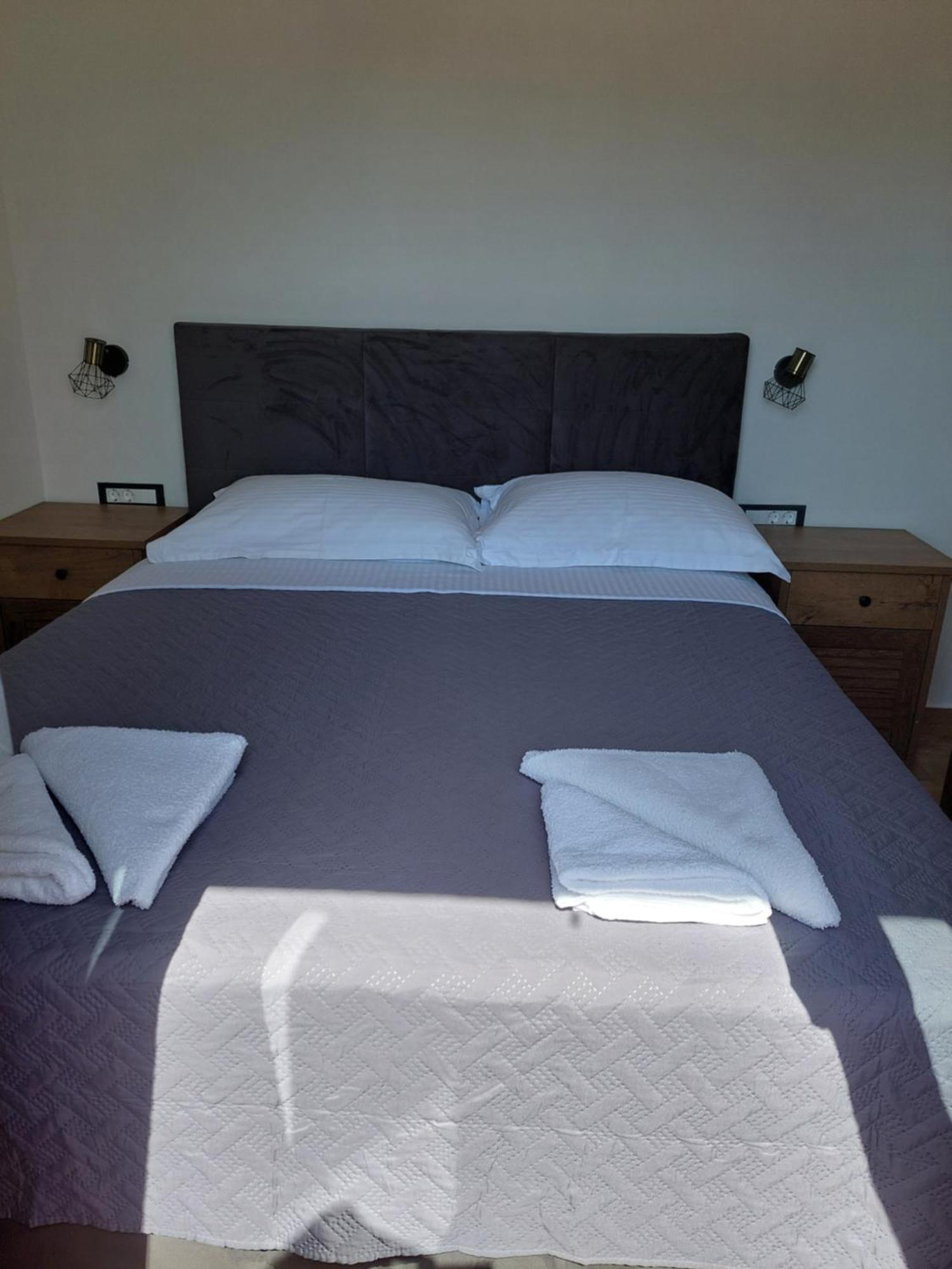 Apartmani Karla Paklenica スタリグラード エクステリア 写真