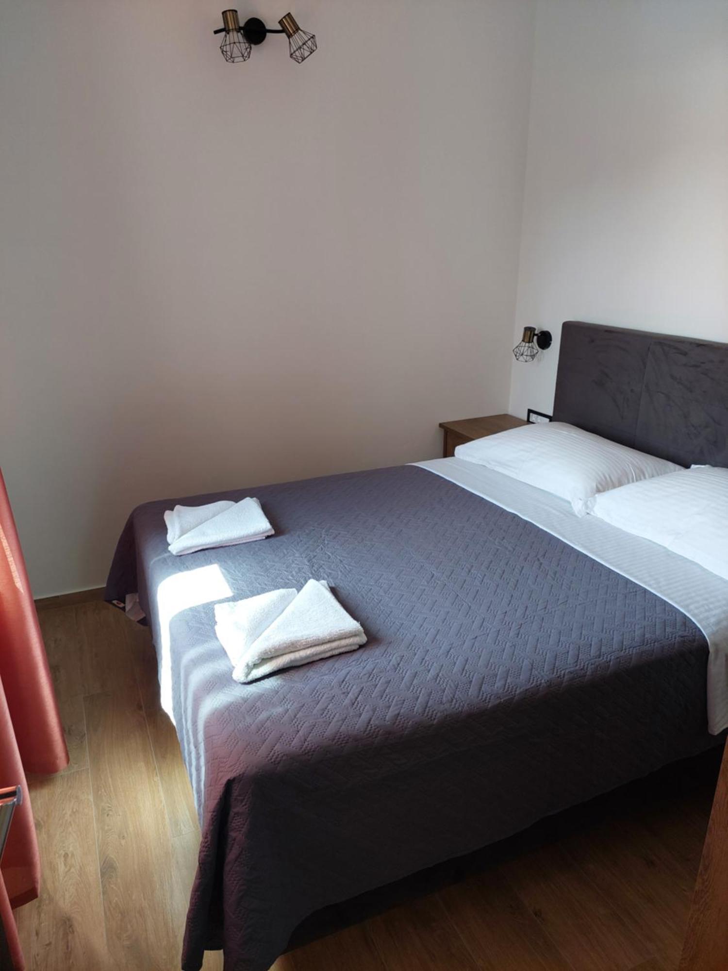 Apartmani Karla Paklenica スタリグラード エクステリア 写真