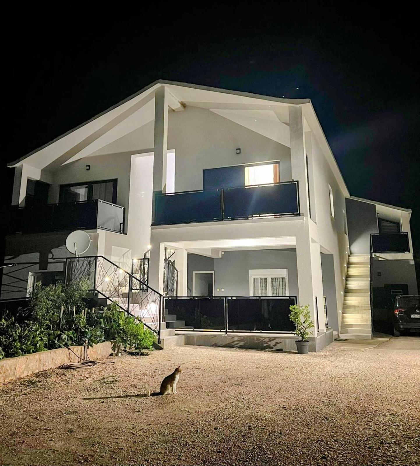 Apartmani Karla Paklenica スタリグラード エクステリア 写真