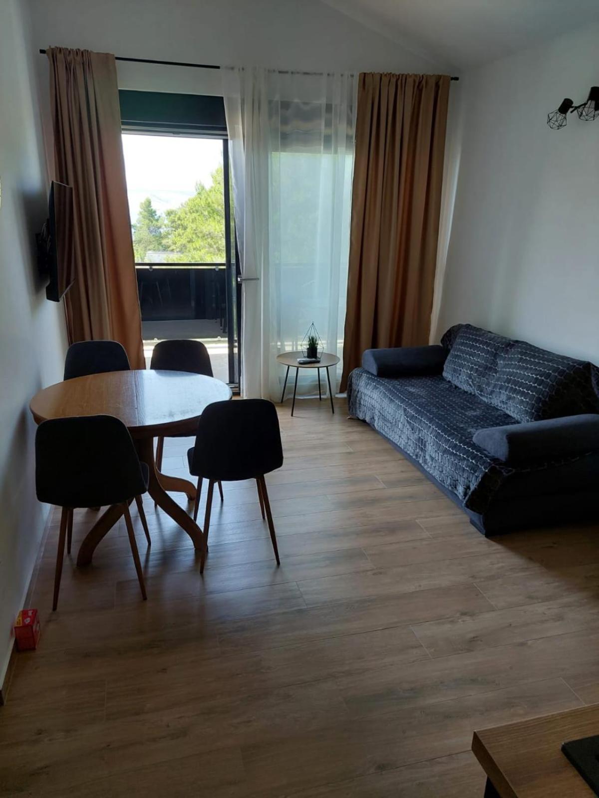 Apartmani Karla Paklenica スタリグラード エクステリア 写真