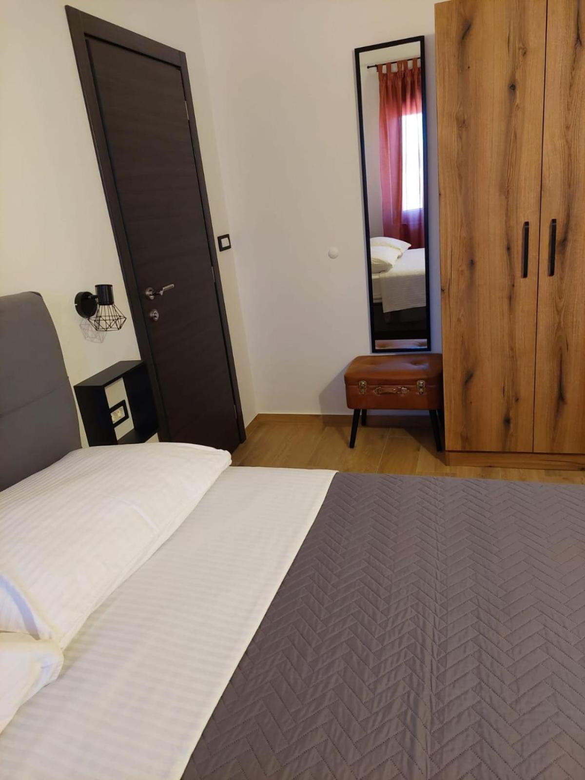 Apartmani Karla Paklenica スタリグラード エクステリア 写真