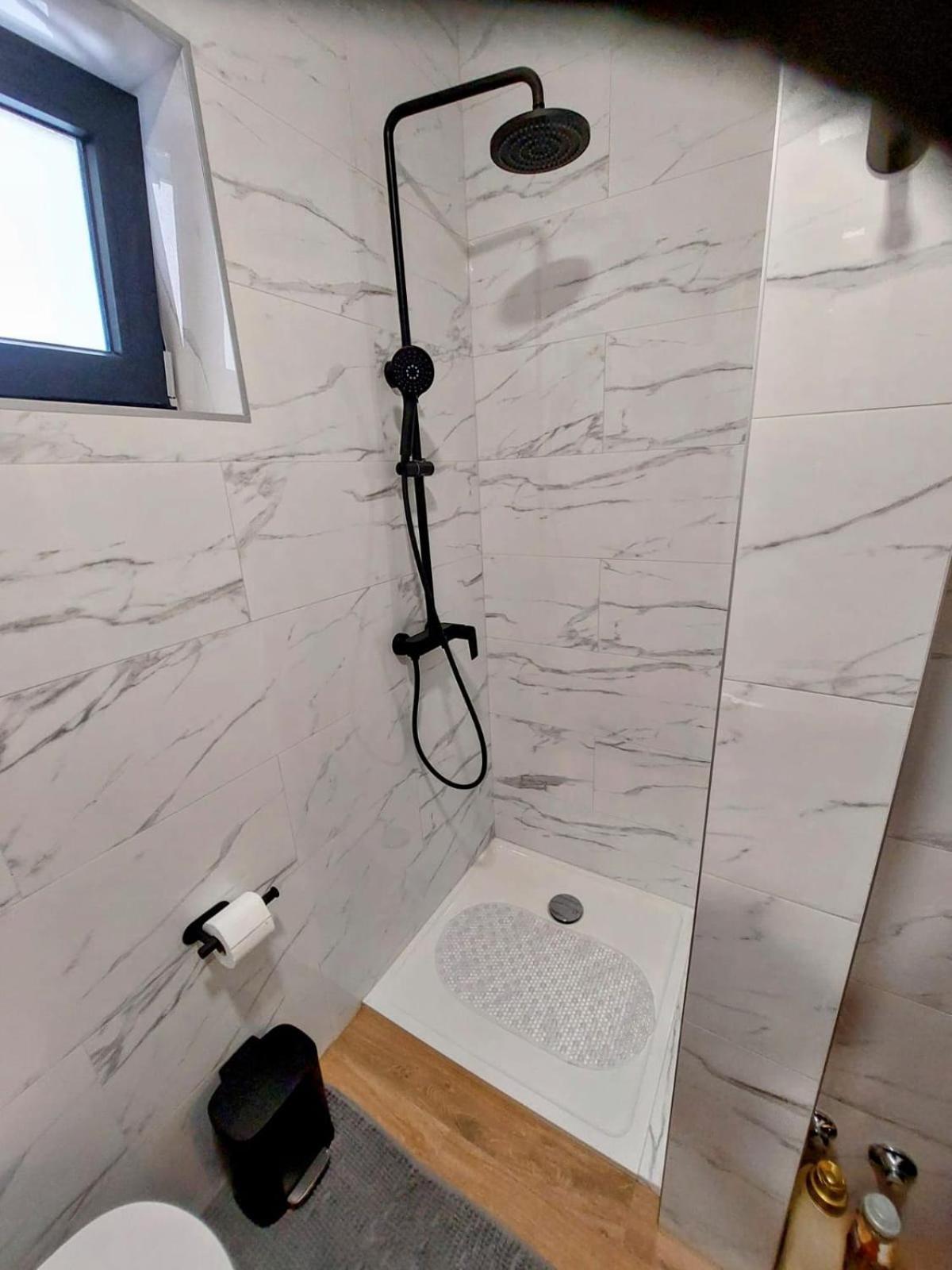 Apartmani Karla Paklenica スタリグラード エクステリア 写真